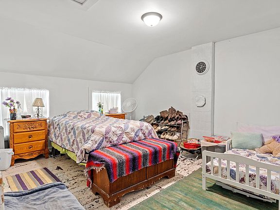 2nd image of 427 McKinney St