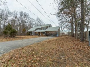 31 Wavecrest Dr, Mastic Beach, NY 11951