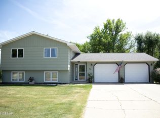 720 4th Ave NE, Crookston, MN 56716