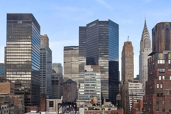 Sold by Compass | media 21