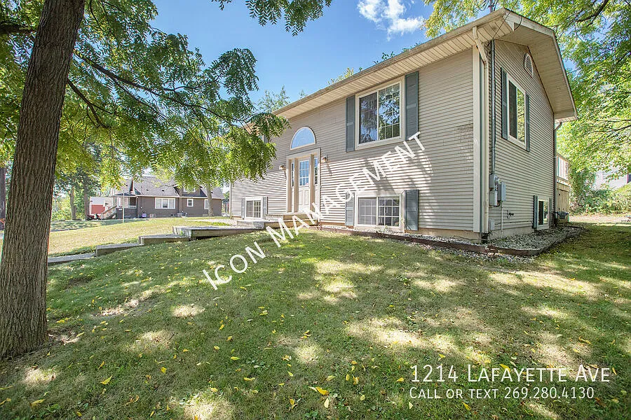 Prime Off-Campus house near WMU! — Photo 2