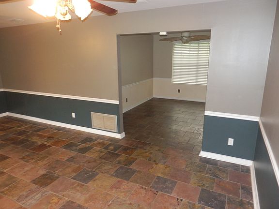 4th image of 2030 Woodleigh Dr W