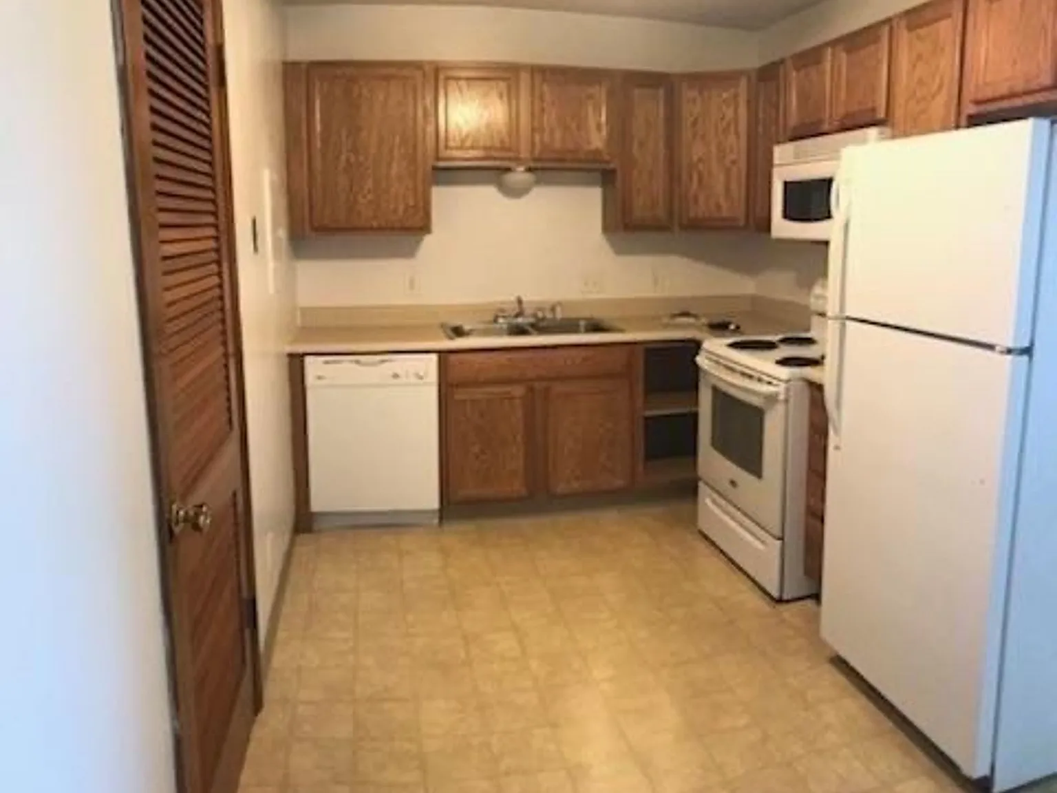 Grand Terrace Apartments — Photo 2