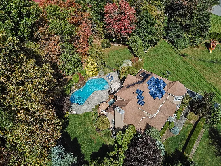 24 Charnwood Dr — Photo 36