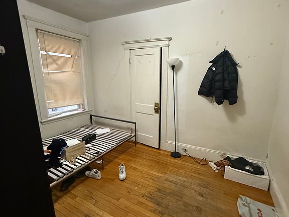 3rd image of 463 Park Dr #C1