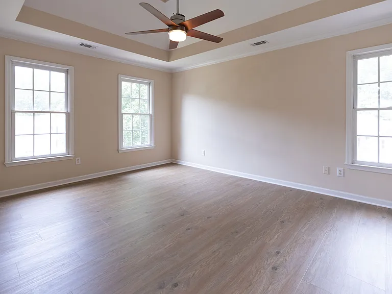1649 Crittenden Ln — Photo 18