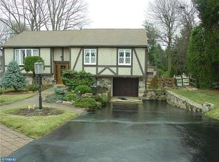 728 Stratford Dr, Philadelphia, PA 19115