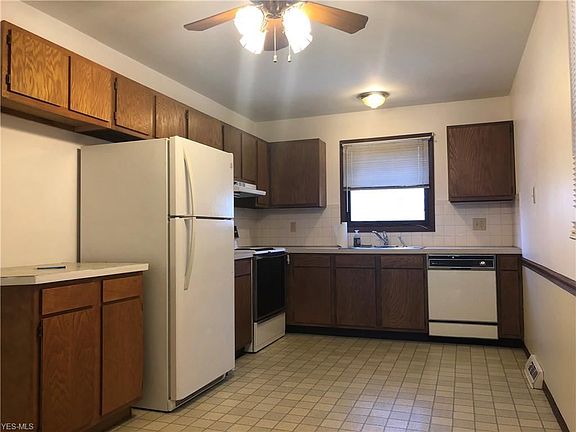 2nd image of 179 Idlewild St
