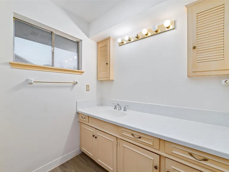 5450 Beechnut St — Photo 9