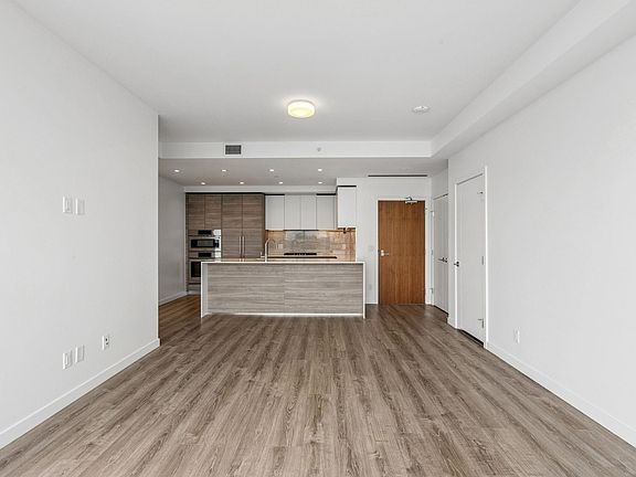 5th image of 680 Quayside Dr #4504