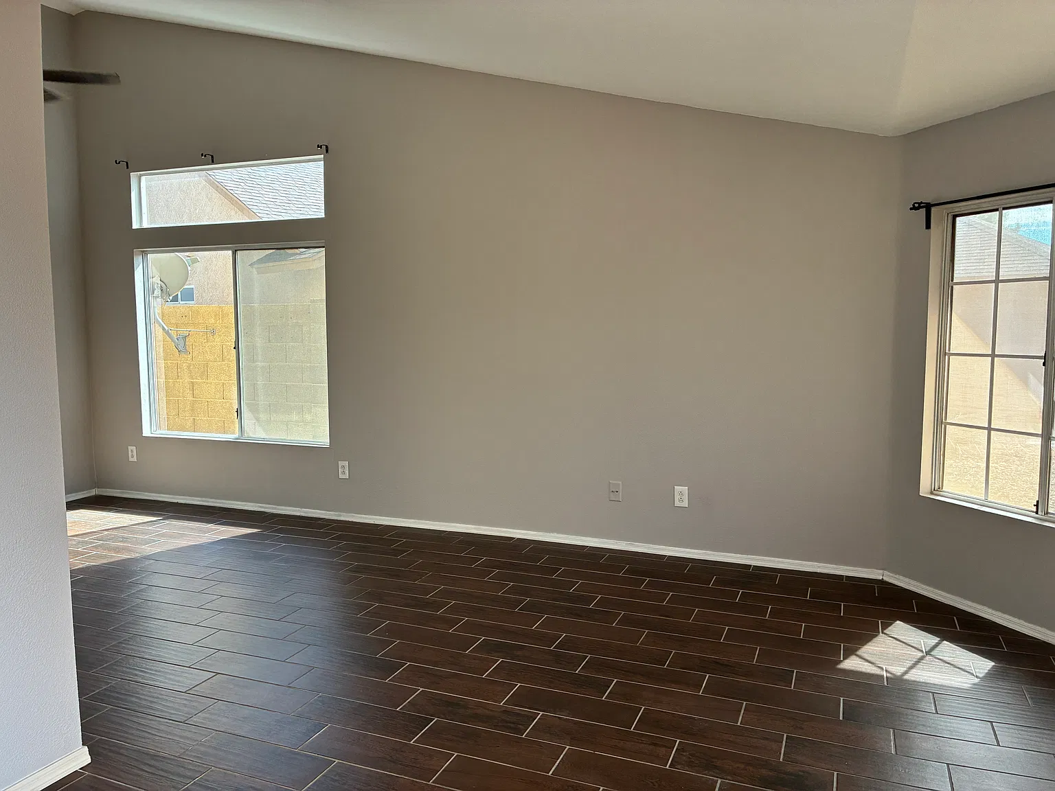 925 N Starling Dr — Photo 4