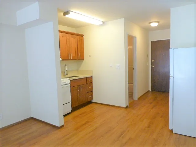 410 Bellevue — Photo 13