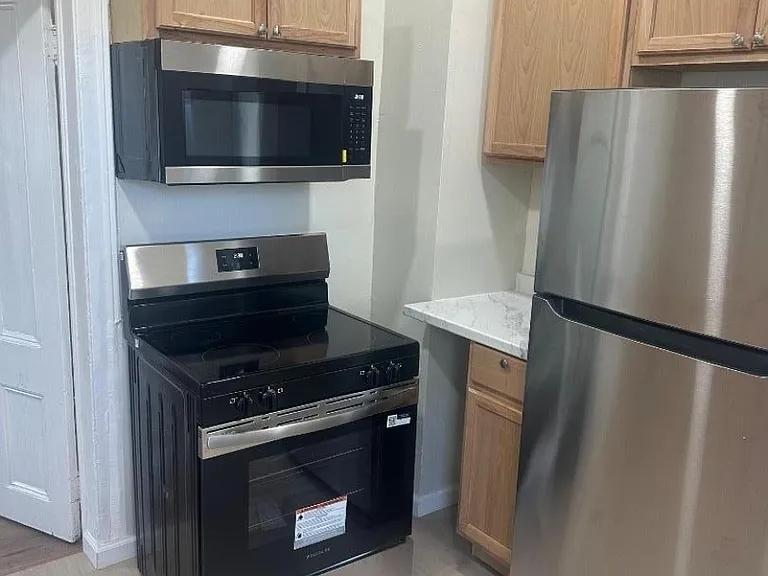 452 Alden St #1 — Photo 3