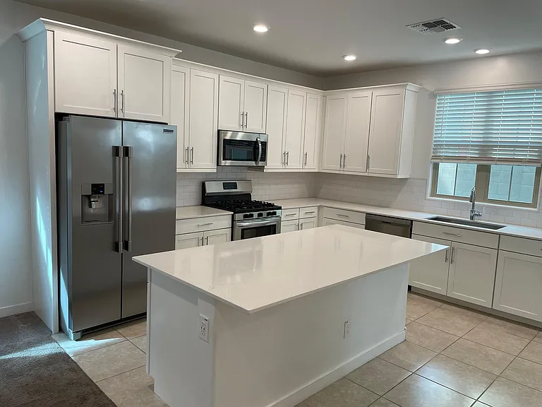 1090 E Marlin Dr — Photo 4