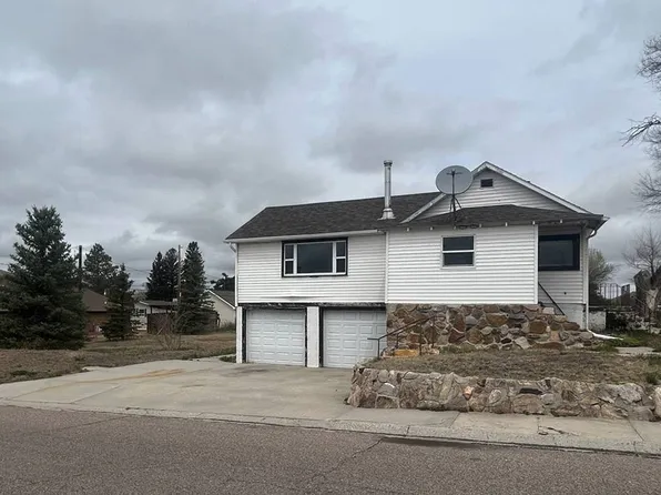 432 Copper Ave, Lusk, WY 82225