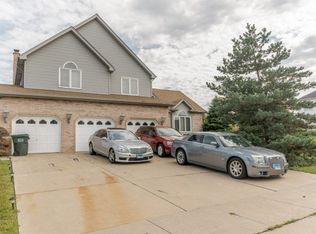 3801 Edgewater Dr, Hazel Crest, IL 60429