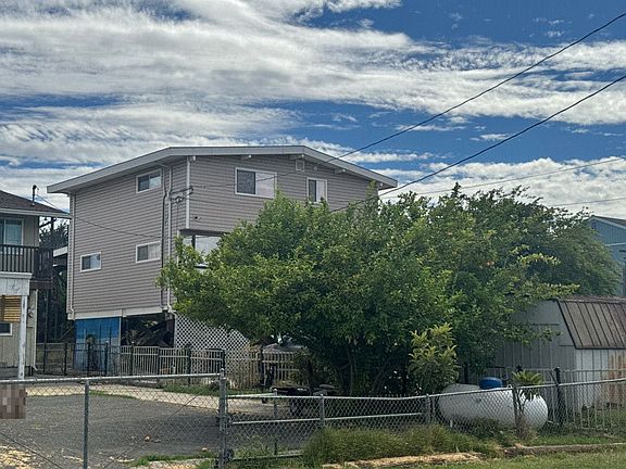 3rd image of 3703 Willow Rd