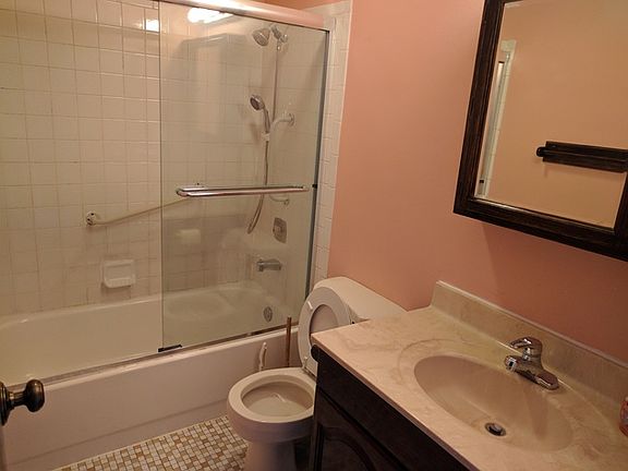 4th image of 677 Marilyn Ave APT D
