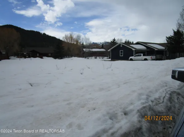 186 W Mill Cir, Alpine, WY 83128
