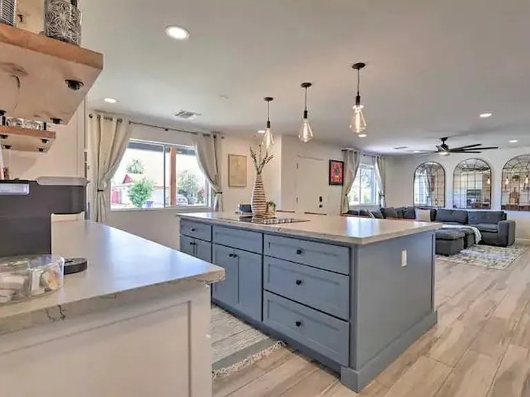 2169 E Broadmor Dr — Photo 2