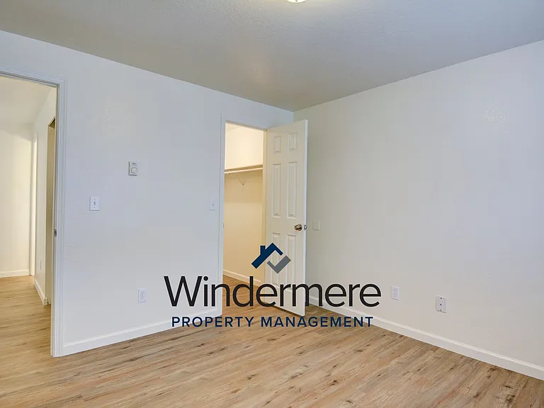 141 SW 6th Ave — Photo 9
