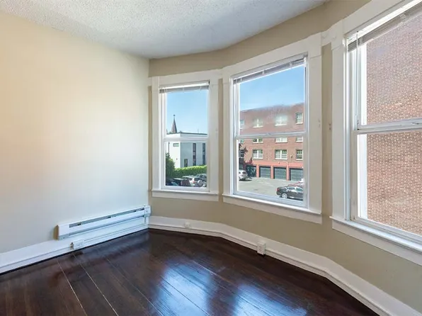 Towne, 1717 12th Ave APT 108, Seattle, WA 98122