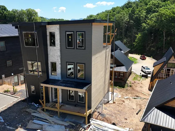 535 Warbonnet Way, Pigeon Forge, TN 37863