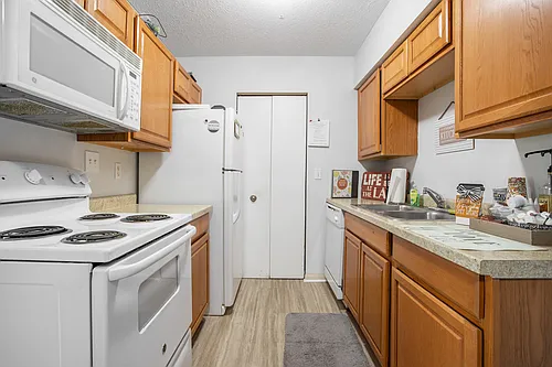 Lakeside Apartments Photo 1