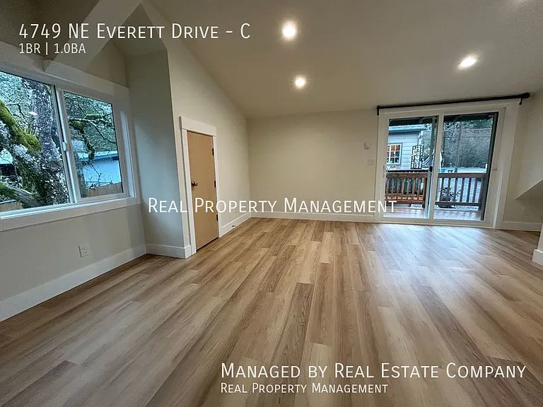 4749 NE Everett Dr #C — Photo 26