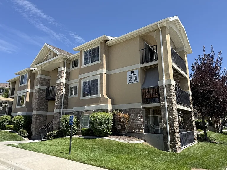 1212 W Spencer Rd #303 — Photo 3