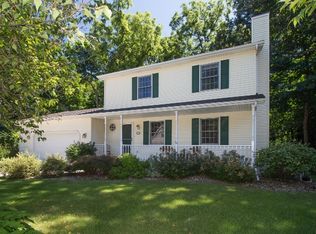 4 Scenic Point, Bloomington, IL 61701