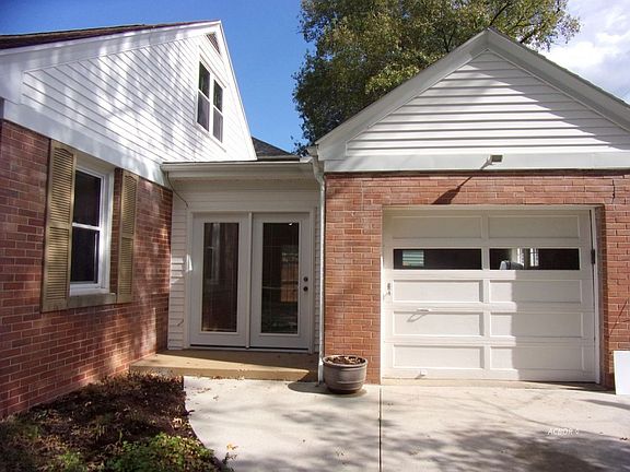 4th image of 8 Wallace Dr