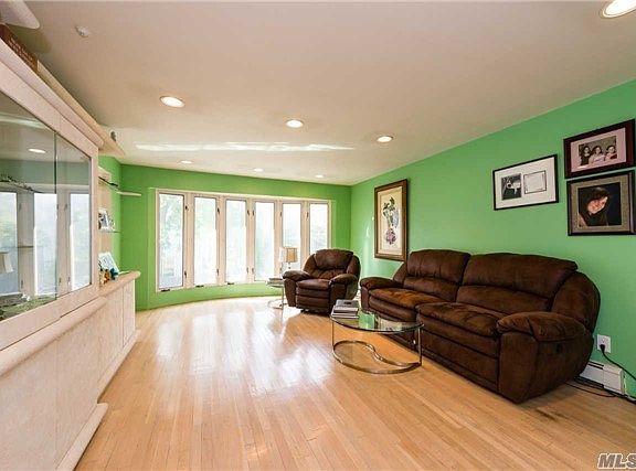 2nd image of 2067 Whalen Ave