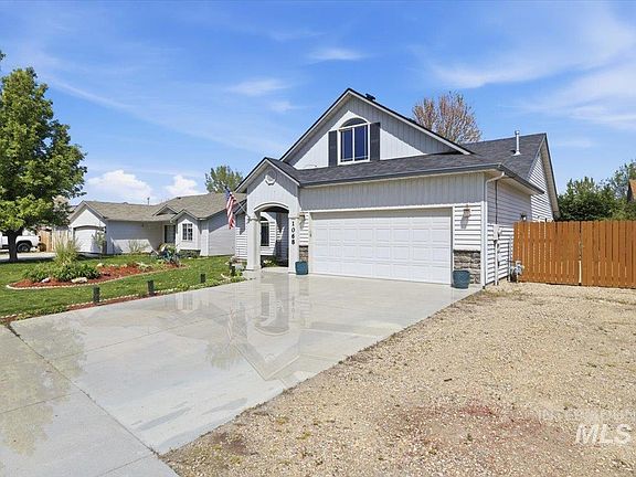 2nd image of 1068 Locksley St