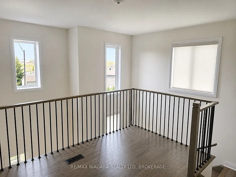 29 Oriole Cres — Photo 10