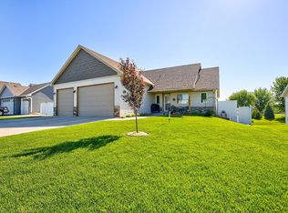 802 11th Ave NE, Lonsdale, MN 55046