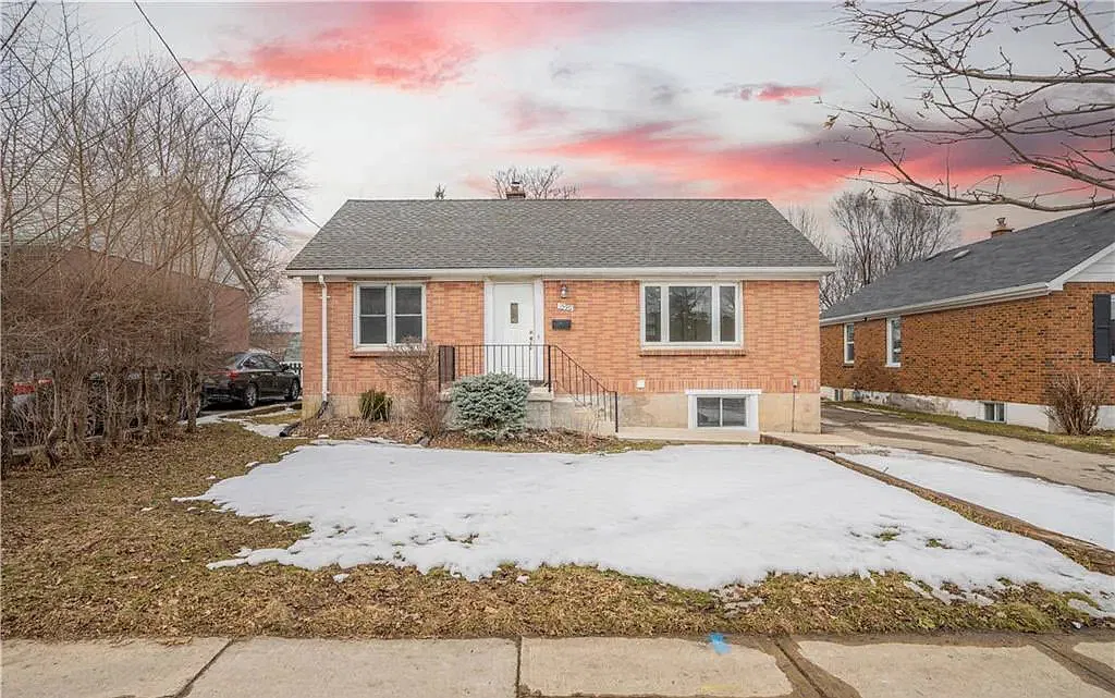 2 bed, 899 sqft, $2,000 — Photo 1