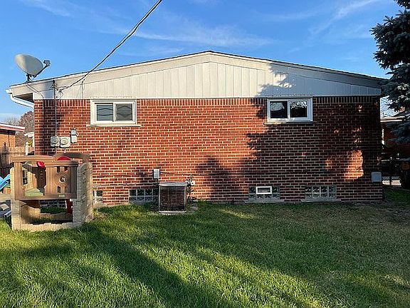 2nd image of 9828 Buckingham Ave