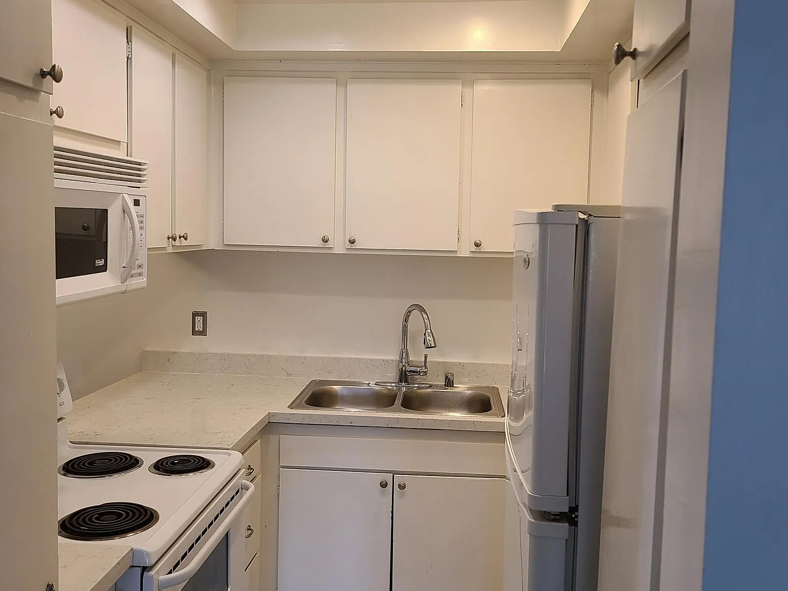 2 bed, 1088 sqft, $3,988 — Photo 3