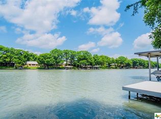 304 Lake Ridge Dr, Seguin, TX 78155