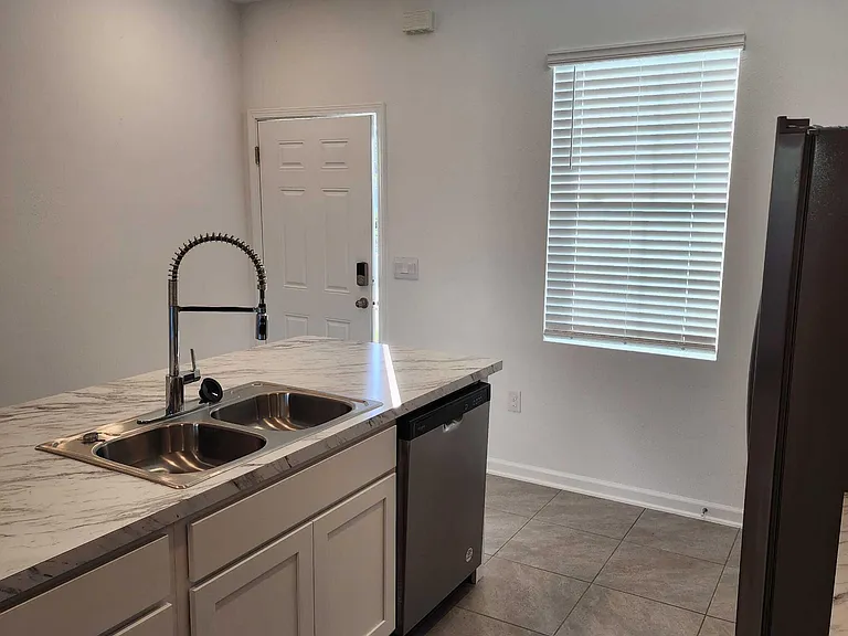 8409 Zenith Cir — Photo 6