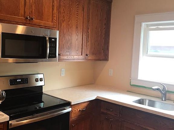 3rd image of 2127 Saint Clair Ave #1