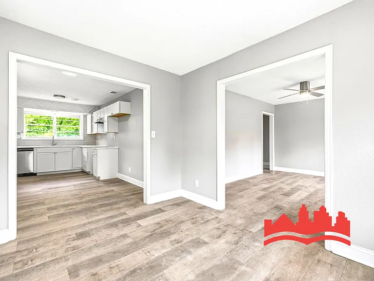 36 W Emory Rd — Photo 11