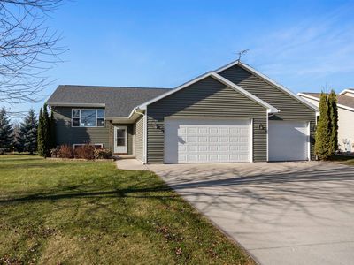 2290 Ladybird Dr, Neenah, WI, 54956