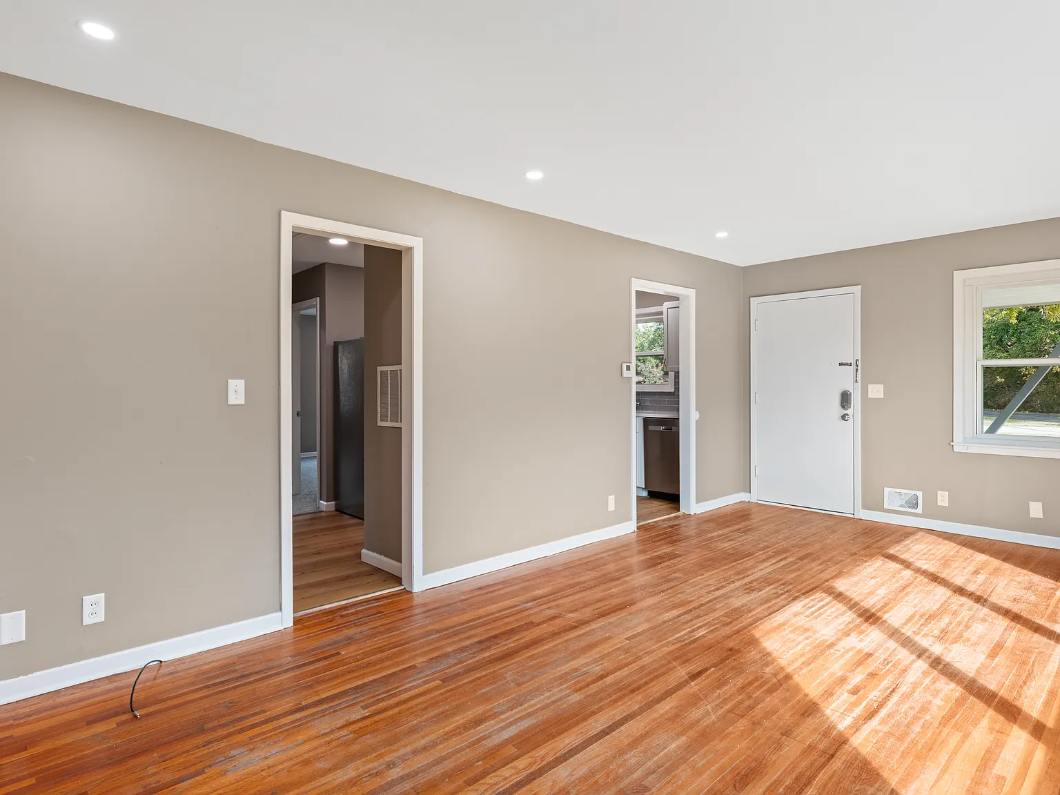 3055 N Porter Ave — Photo 3