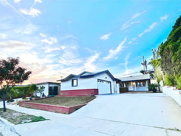 1045 Marvista Ave — Photo 26