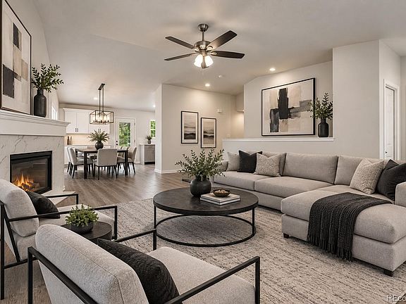 4th image of 832 Pitkin Way