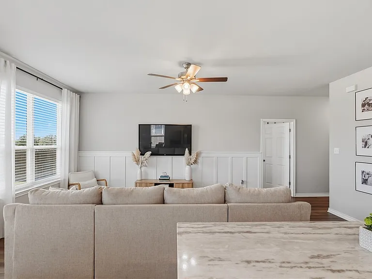 2420 Lightfoot Ln — Photo 17
