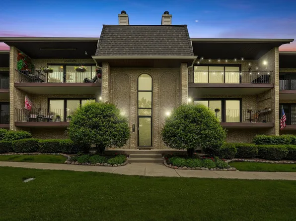 9171 Del Prado Dr APT 2W, Palos Hills, IL 60465