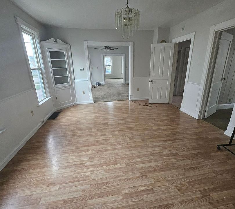 1st image of 944 W 21st St #1